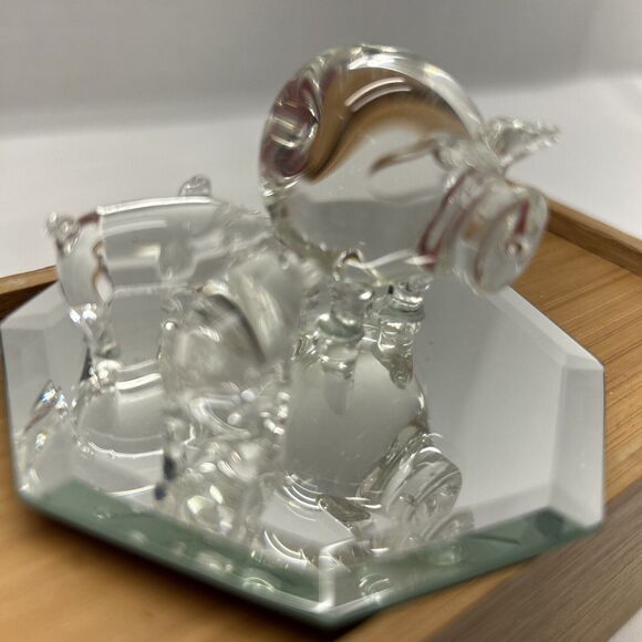 Vintage Glass Mother Pig And 2 Piglets on Mirror 3" Diameter Mama 1.5" High - Picture 3 of 6